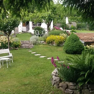 Couette-café Papillon, Perledo